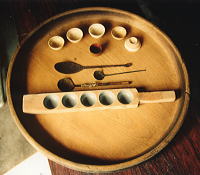 伊部焼きの盃型と道具類 下は昭和40年頃まで使用した5連の木型
